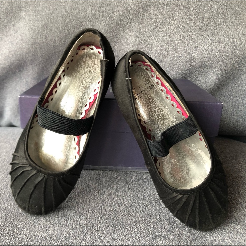 Stuart Weitzman ~ Girls Size 9 ~ Ballet Flat Satin